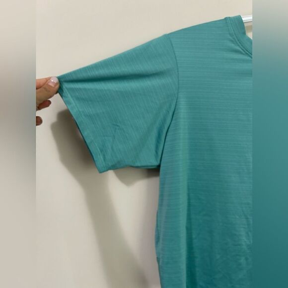 Fabletics Eco-Conscious Twist Back Tee in Aquarius - Picture 4 of 9